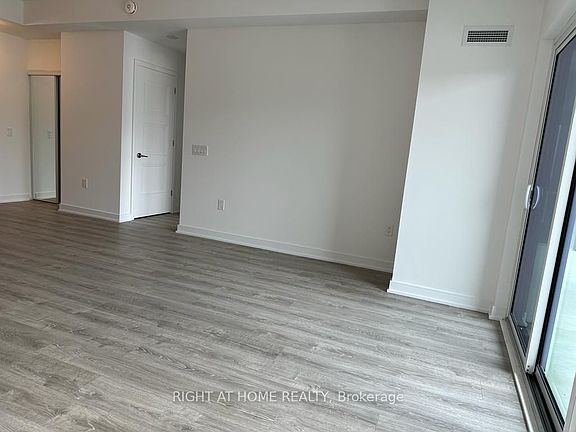 5th image of 25 Neighbourhood Ln #403