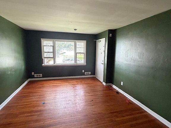 2nd image of 526-528 E 1st Ave #1L