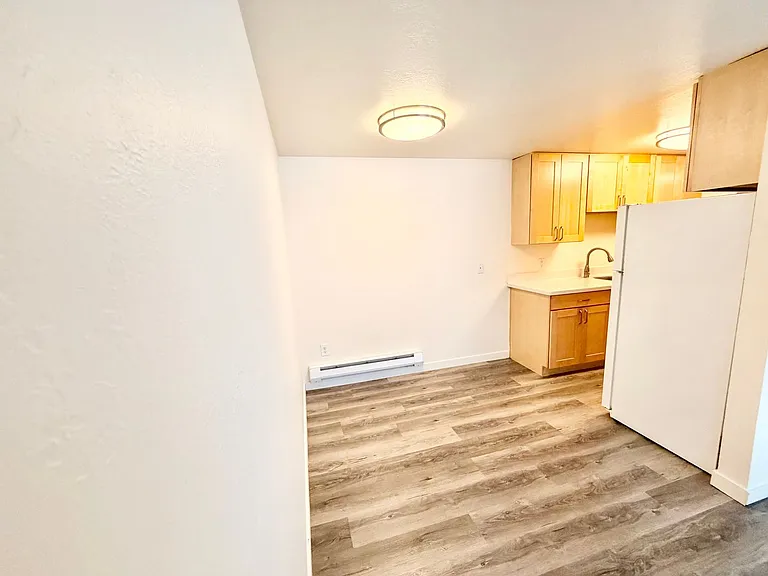 2839 Thorndyke Ave W — Photo 28