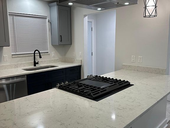 5th image of 327 E Evergreen Ave #327