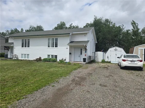 29 Thaddee St, Dieppe, NB E1A 6V4