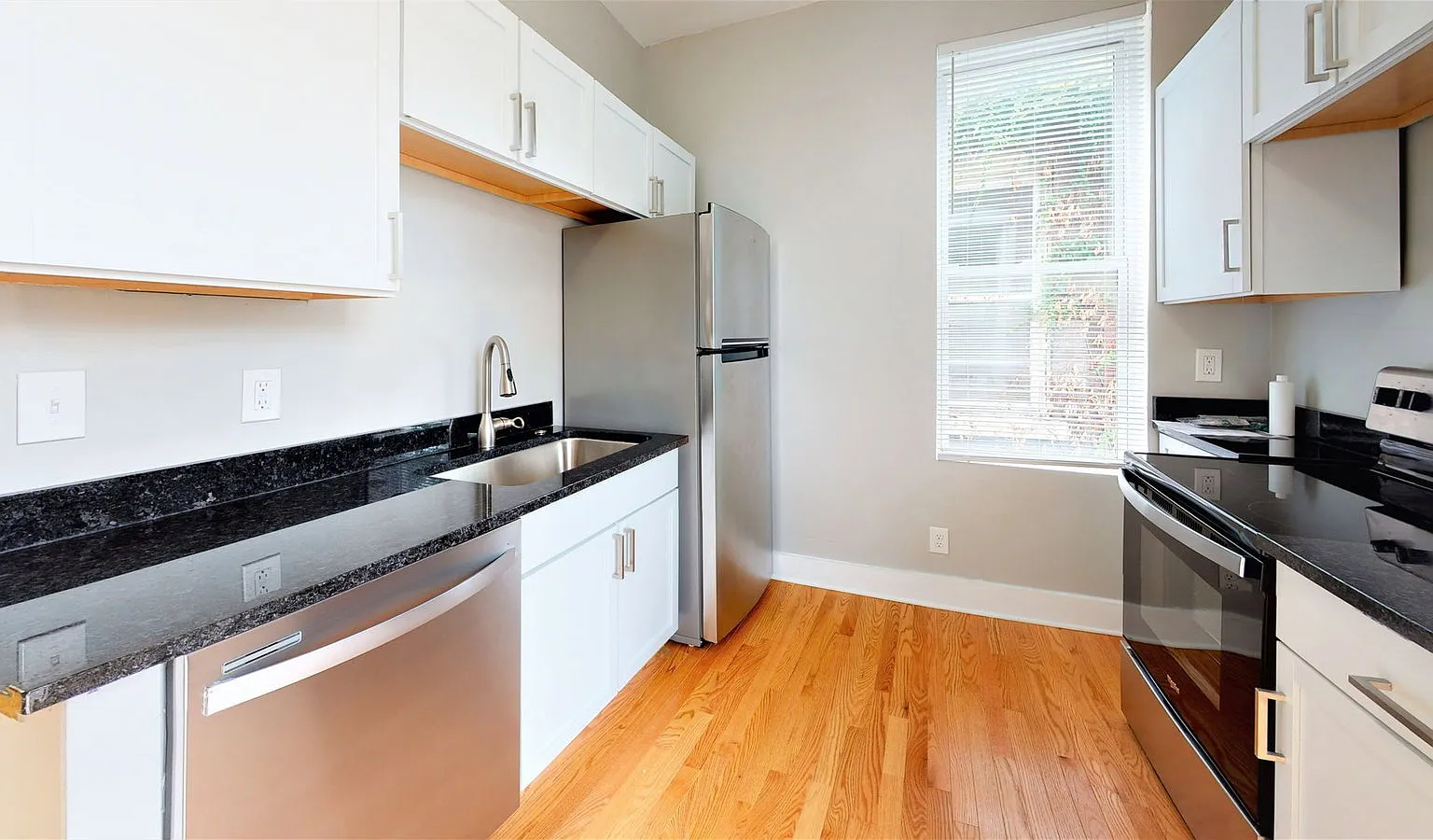 3 bed, 1.0 bath, $1,895 — Photo 3