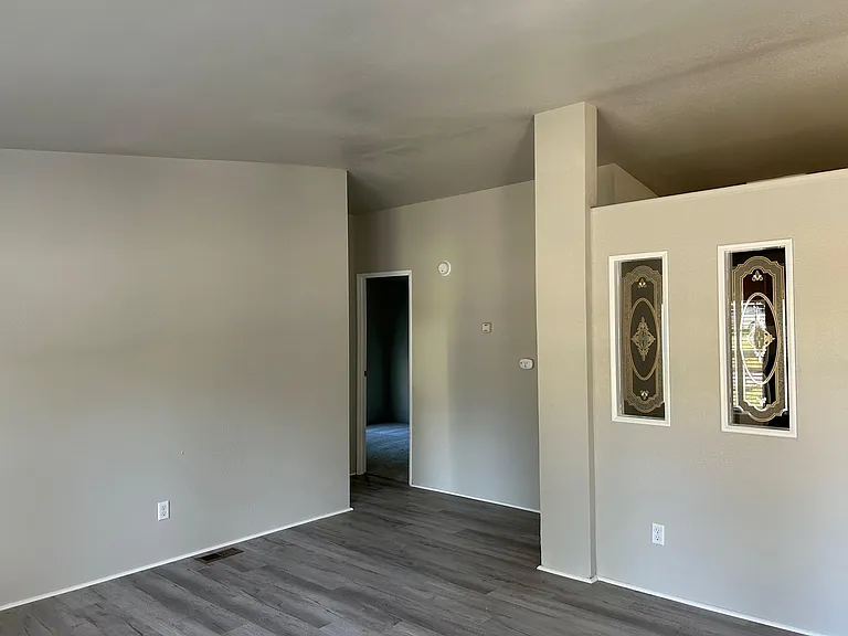 1919 Crestwood Ln — Photo 3