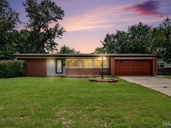 1540 Hialeah Pl, Florissant, MO 63033