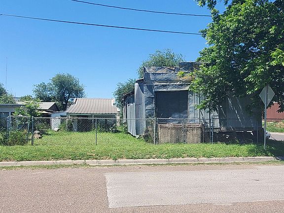 2nd image of 2302 Washington St