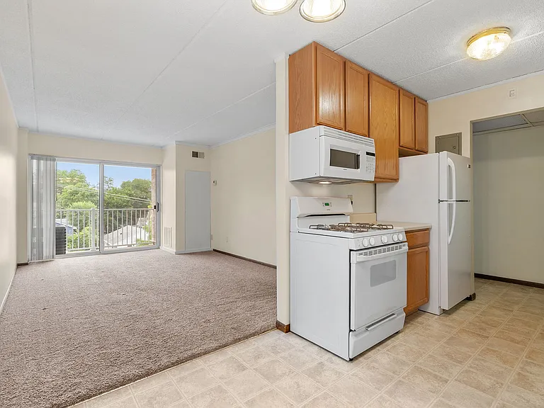 River Bluff Apartments — Photo 12