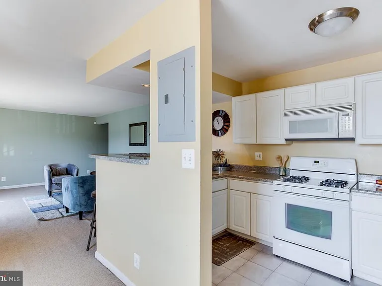 2500 Markham Ln — Photo 1
