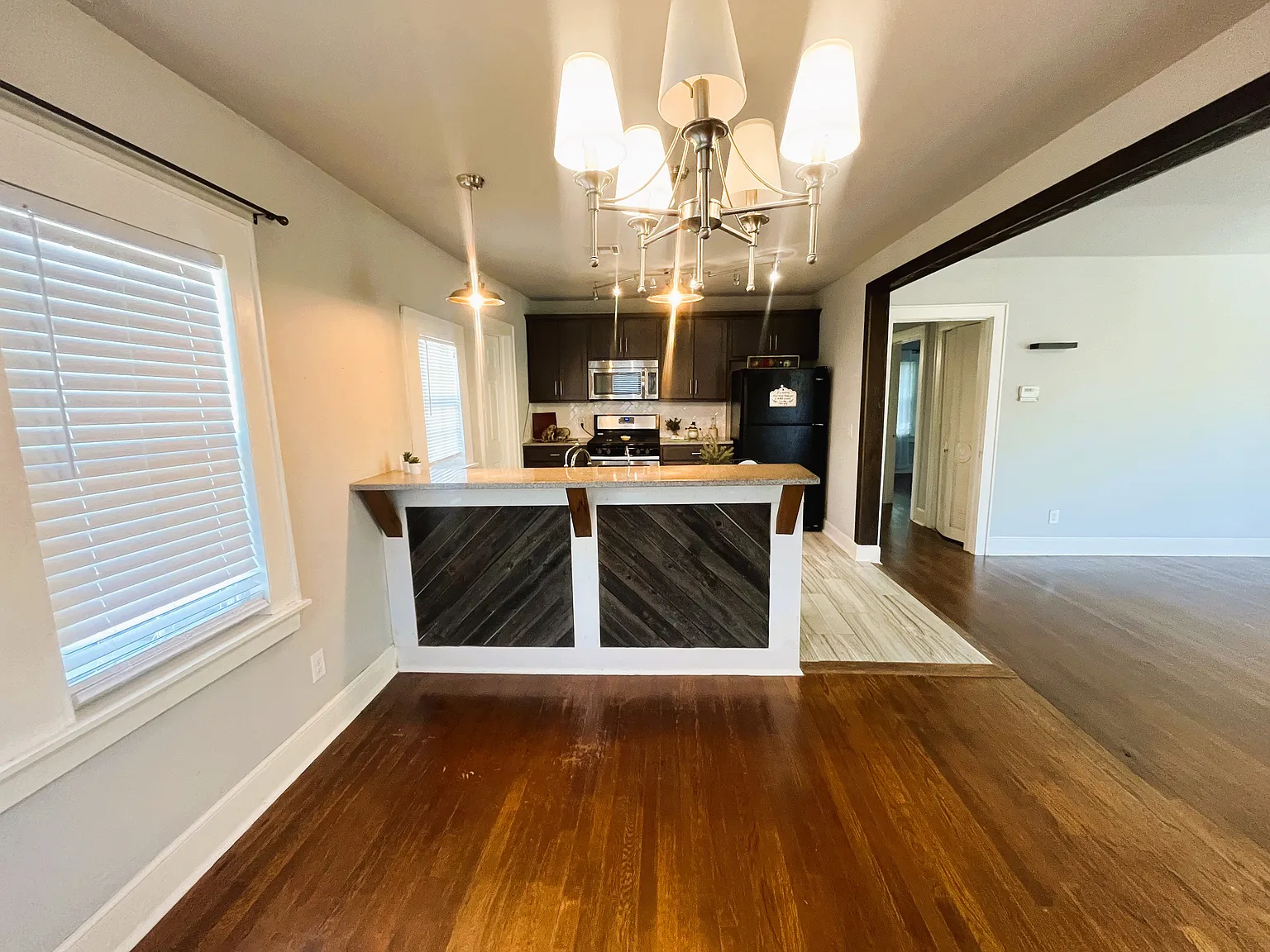 2 bed, 1050 sqft, $1,375 — Photo 4