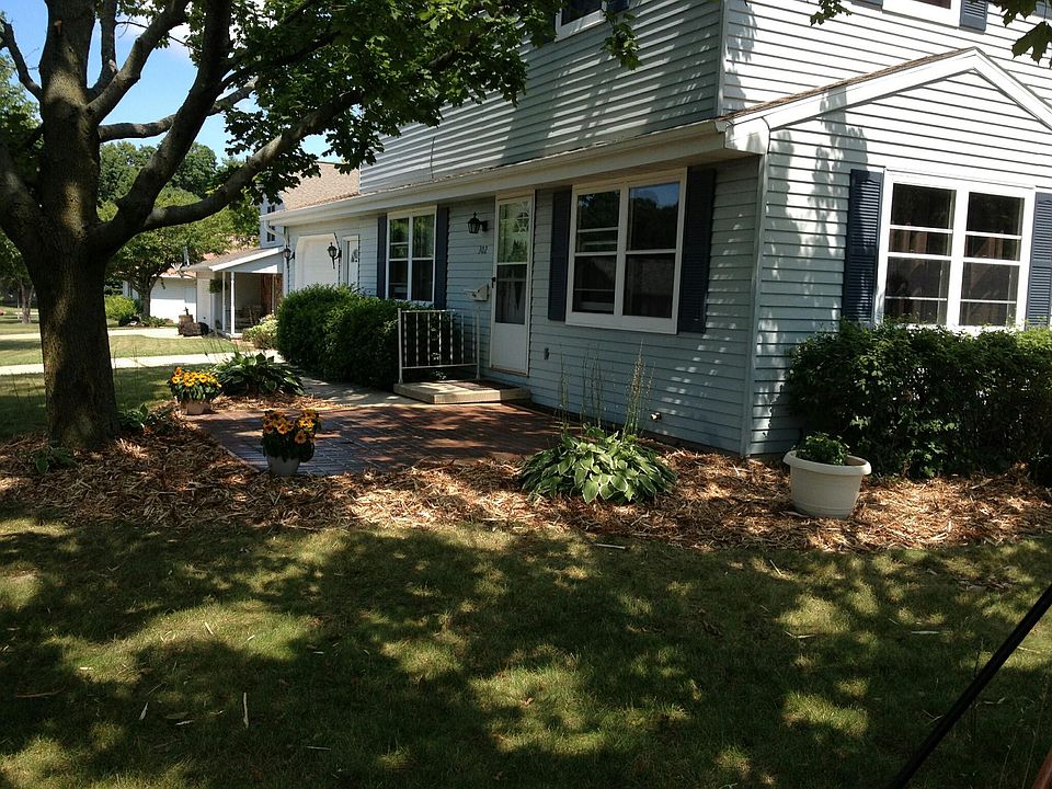 Corner lot 2-story duplex