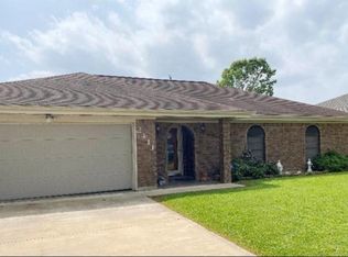 2411 Nottingham Ln, Groves, TX 77619