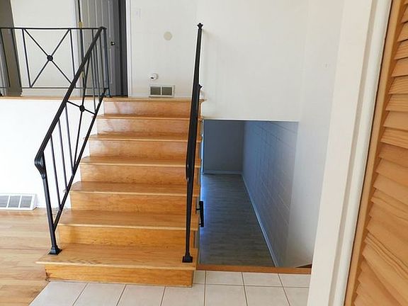 5th image of 918 N Milwaukee Ave APT B