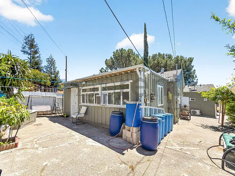 2755 Sanborn Ave — Photo 3