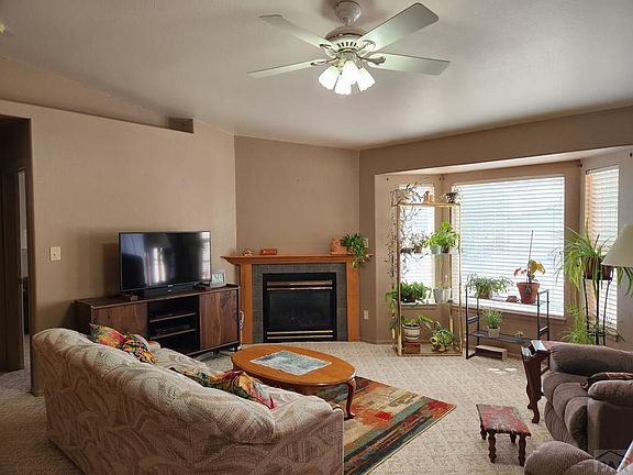2nd image of 608 S Watermelon Dr