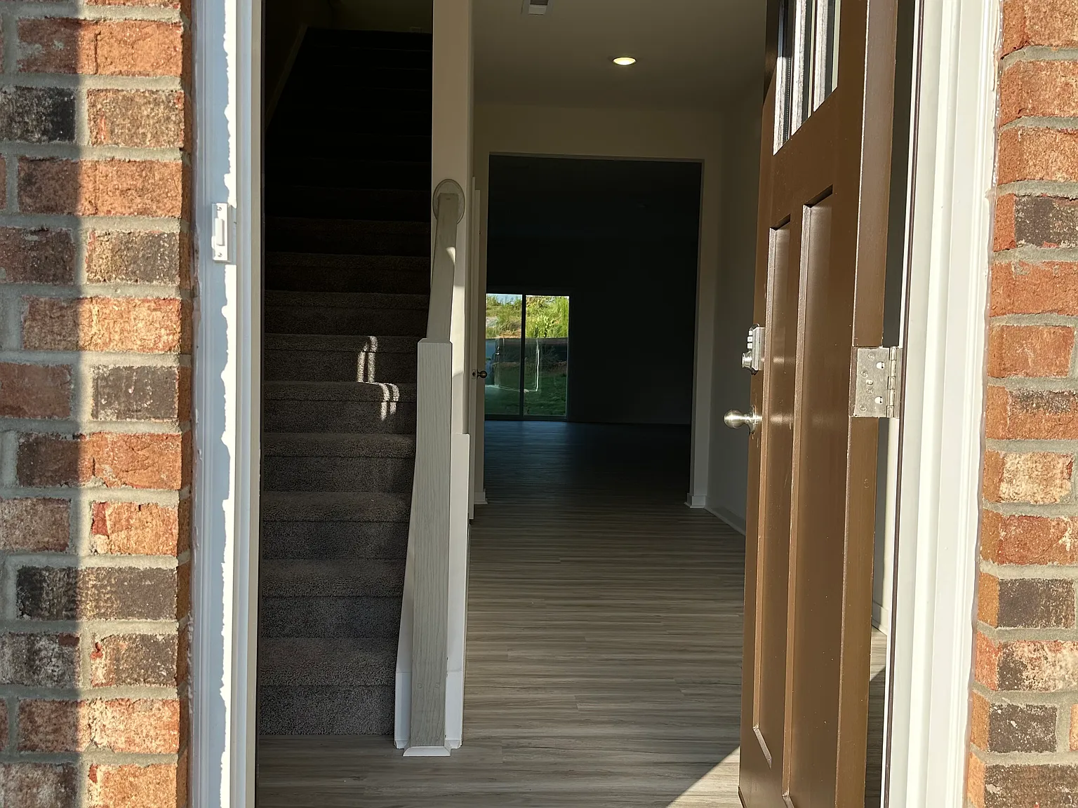 5 bed, 2368 sqft, $2,650 — Photo 2