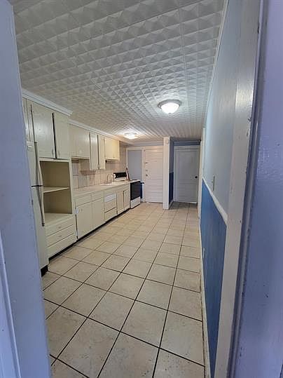 1st image of 3223-3225 E 8th St #2E