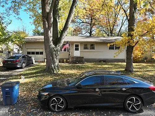 606 Sunnyside Dr photo 1