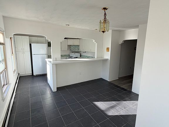 3rd image of 13 Jefferson Ave #2