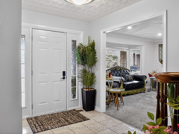 4th image of 112 Clarendon Cres