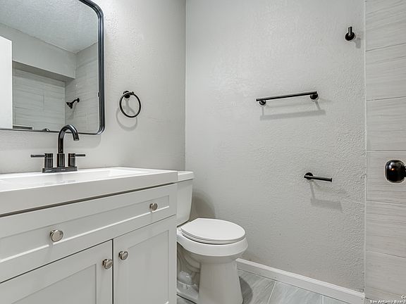 5th image of 815 SADDLEBROOK DR