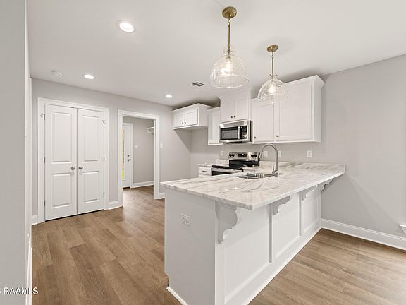 5th image of 220 Camerons Cove Dr