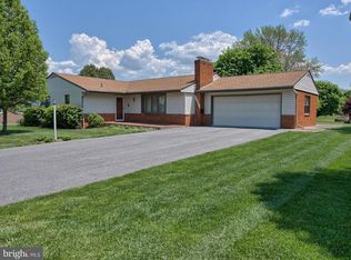11801 Linbar Dr, Hagerstown, MD 21742
