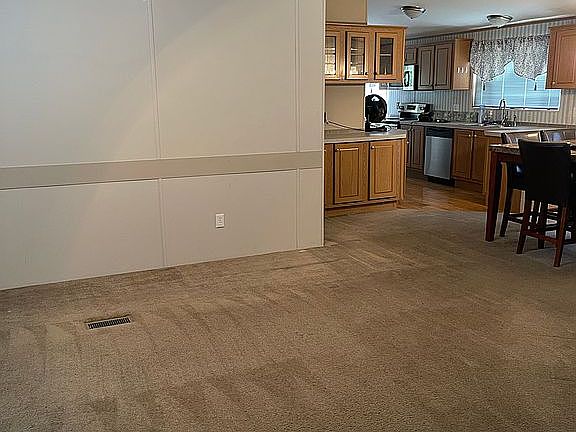 2nd image of 800 Lexington St Trailer 28