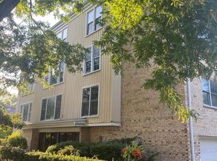 601 Ridge Rd APT 301, Wilmette, IL 60091