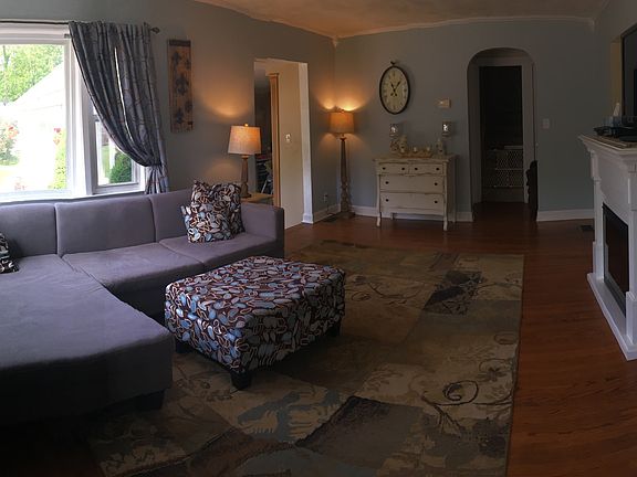 3rd image of 128 Merritt Pl