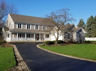 41W565 Hunters Hill Dr, St Charles, IL 60175