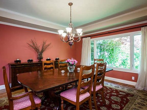 5th image of 35 Bayberry Pl