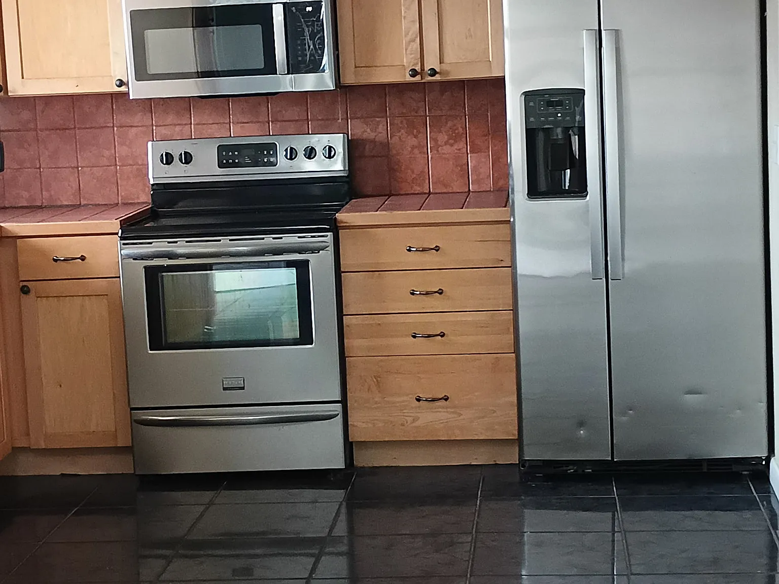 3 bed, 1088 sqft, $1,700 — Photo 2