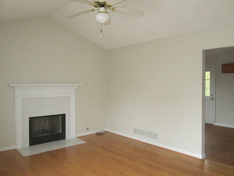 MR6345 living room_09042019
