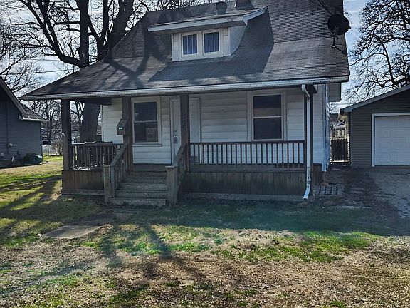 2nd image of 646 E Locust St