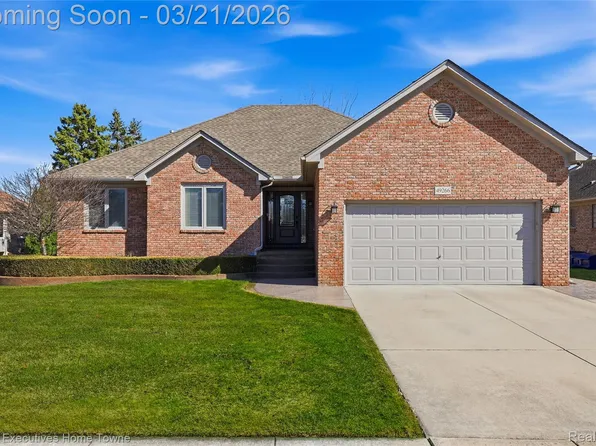 49266 Shenandoah Dr, Macomb, MI 48044