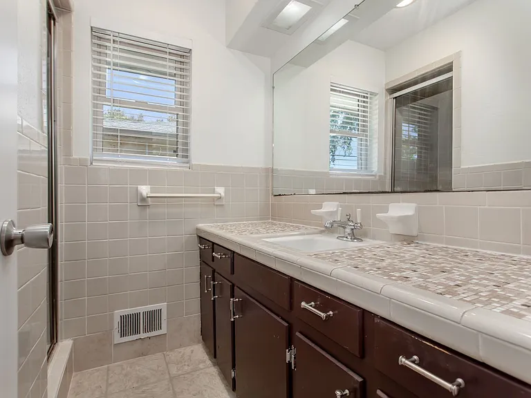 7475 Brentcove Cir — Photo 23