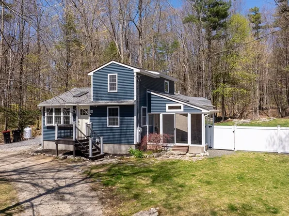 18 Oak Ridge Dr, Charlton, MA 01507
