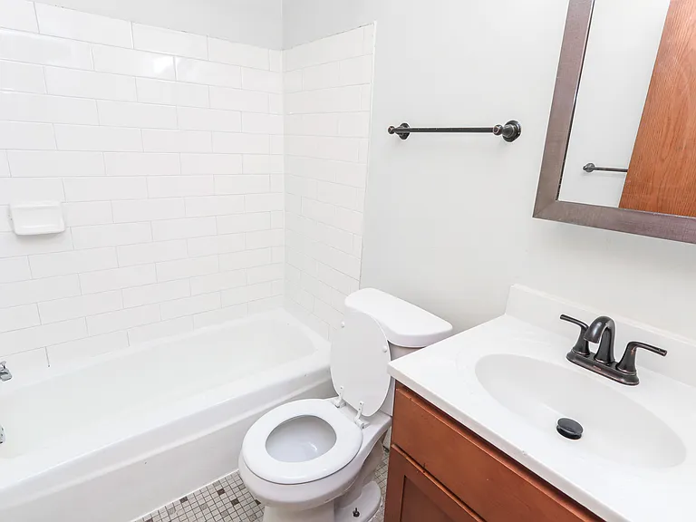 Cedar Avenue Apartments — Photo 15