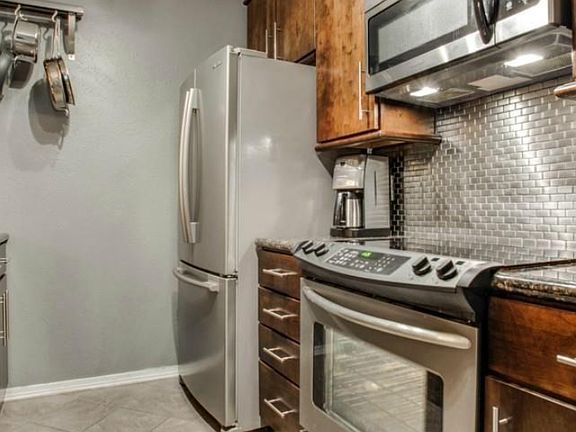 5th image of 5820 Sandhurst Ln #C