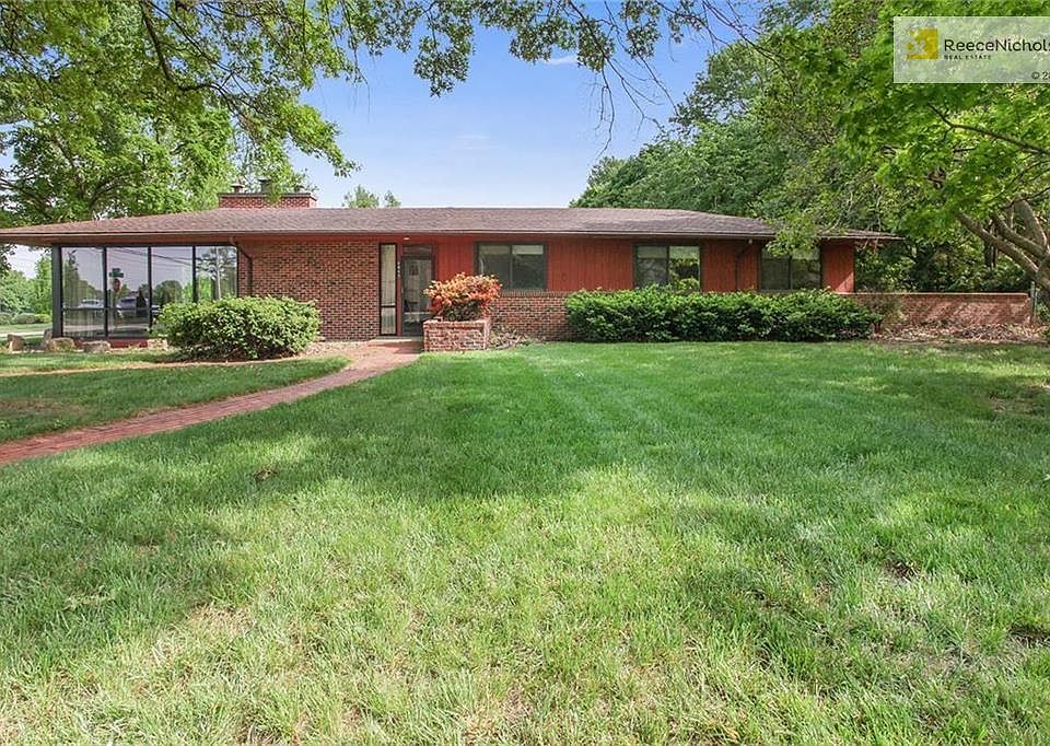 Welcome To 6843 Santa Fe Drive in Overland Park