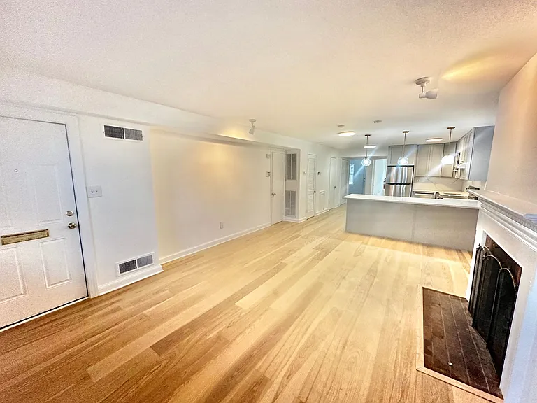 815 E St SE #1 — Photo 7