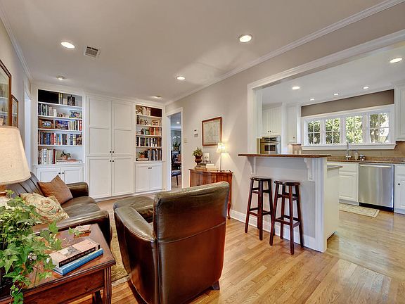 5th image of 2203 Sunny Slope Dr