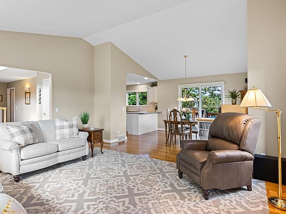 4th image of 4022 Hidden Creek Dr