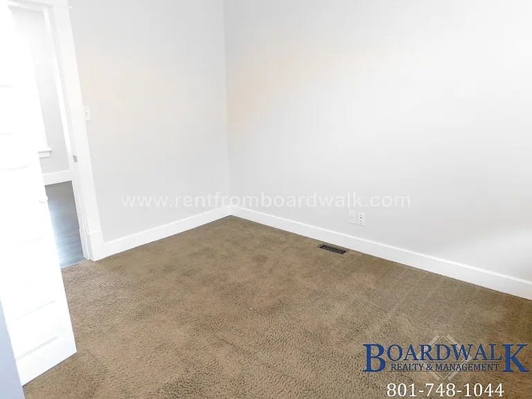 657 E Warnock Ave — Photo 22