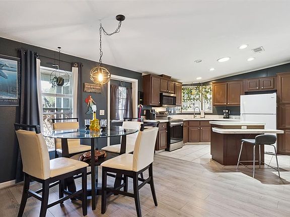 4th image of 26142 Rose Ln