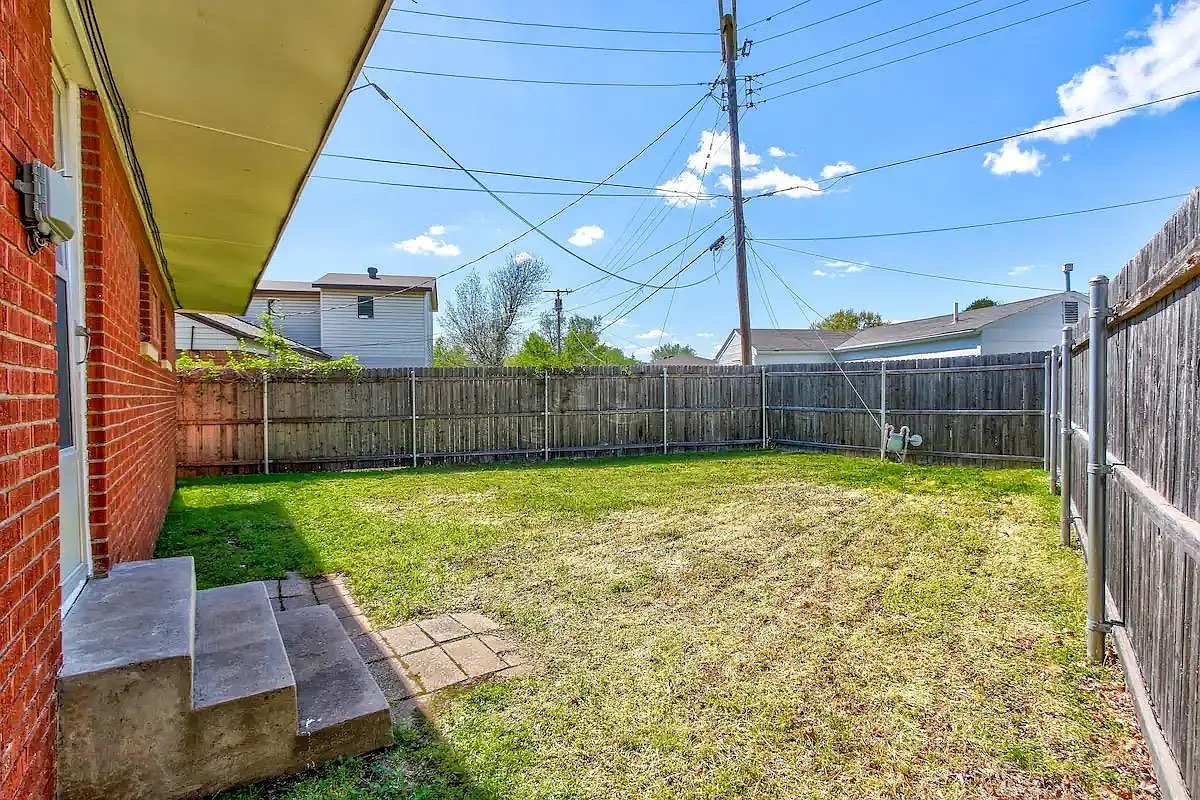 3745 NW 20th St — Photo 3