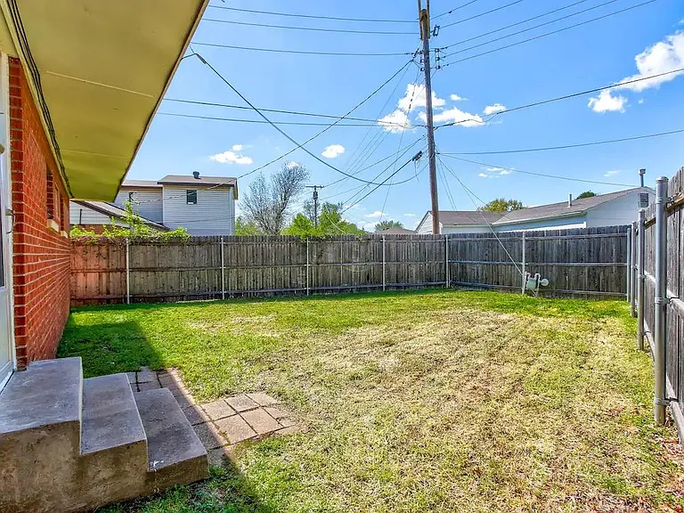 3745 NW 20th St — Photo 3