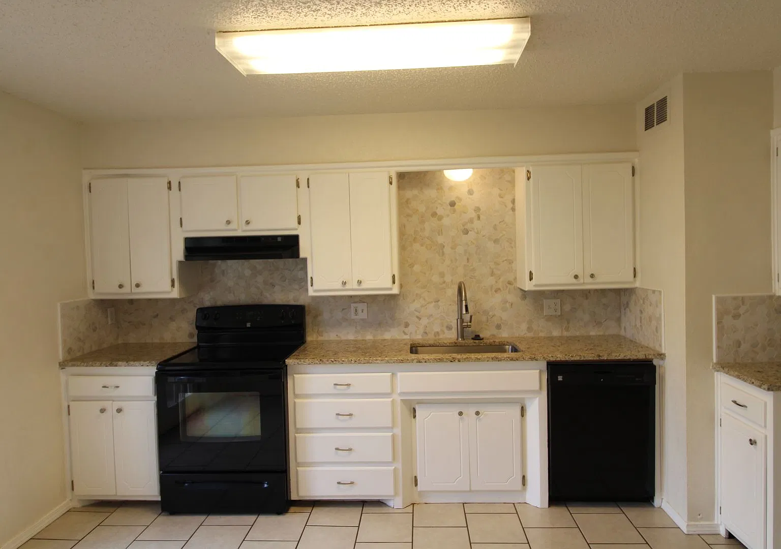 Move in Special!! 3 Bed, 2 bath, 2 car garage home - Noble, OK — Photo 3