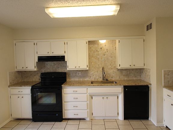 3rd image of 121 Stonewood Dr