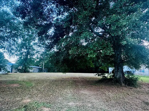 1302 S Main St, Poplarville, MS 39470