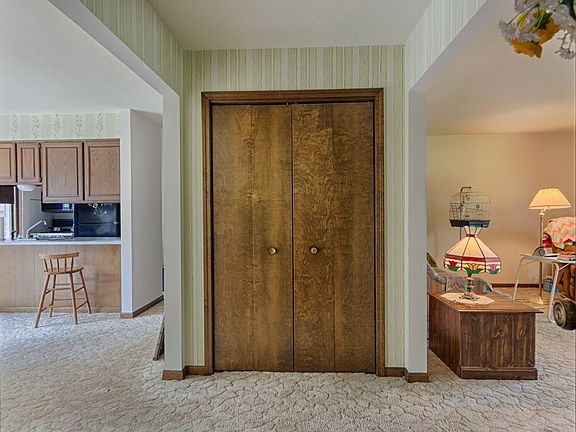4th image of 457 Barkwood Dr NE
